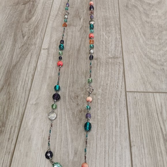 Long, beaded necklace - Picture 3 of 3
